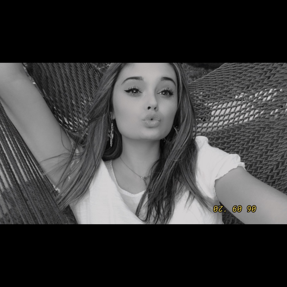 Meet your Posher, Ella